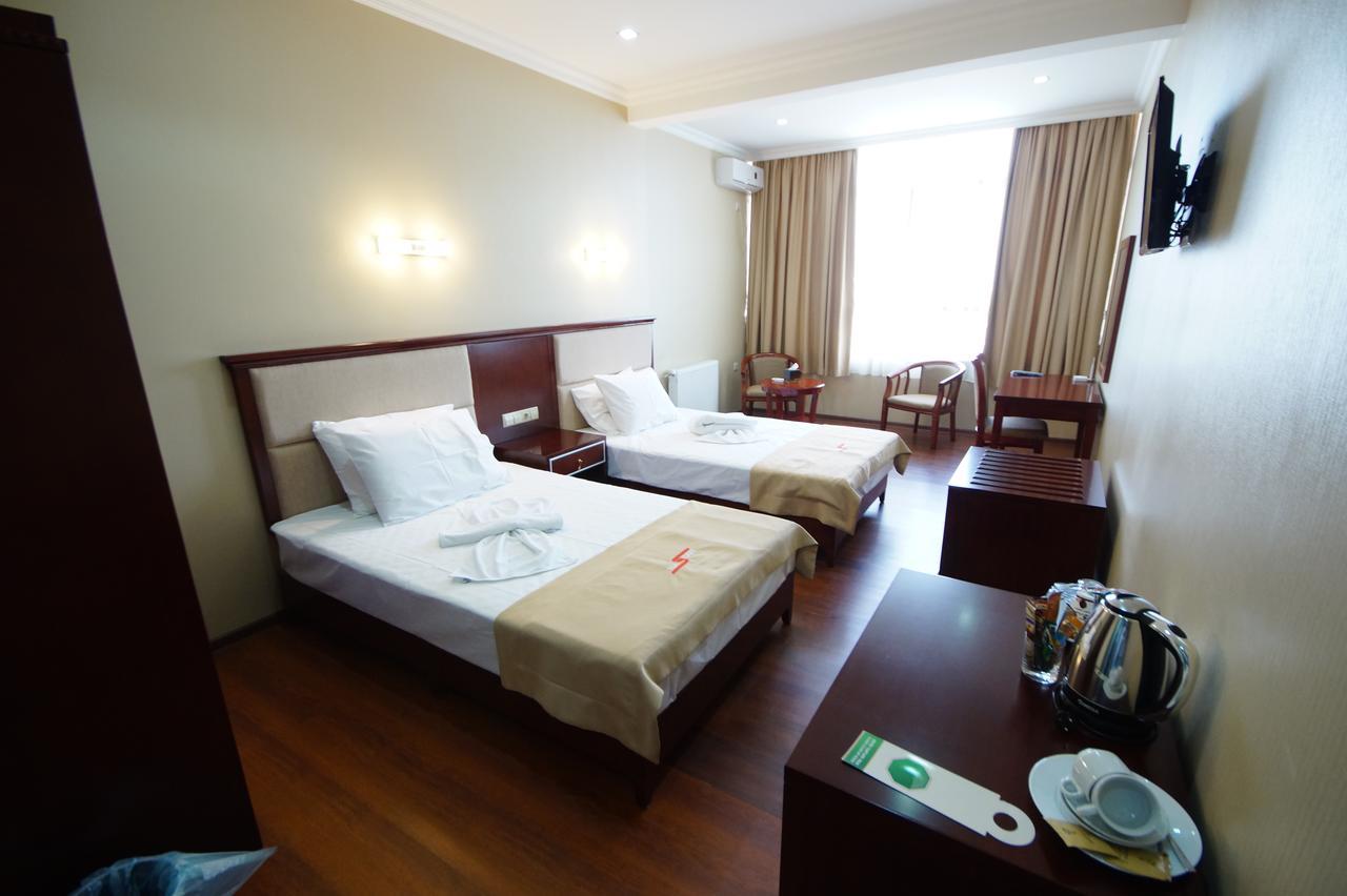 Hotel 725 บาทูมิ ภายนอก รูปภาพ