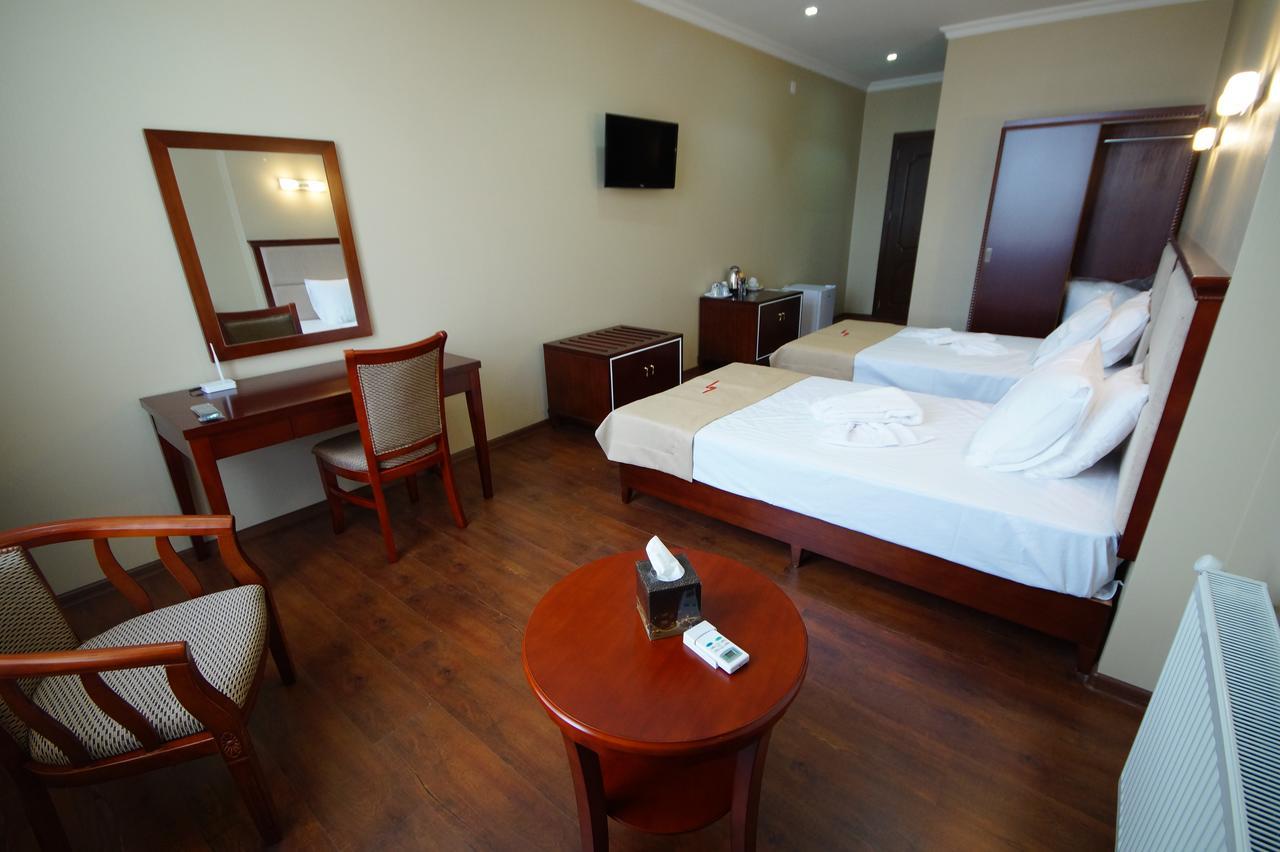 Hotel 725 บาทูมิ ภายนอก รูปภาพ